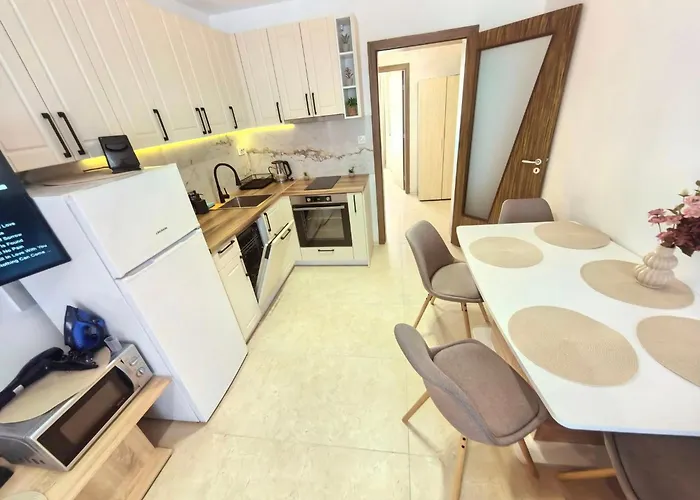 Sunny Dream Family Apartment